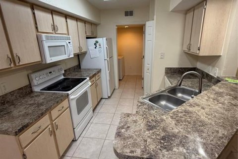 Condo in Orlando, Florida, 2 bedrooms  № 1669951 - photo 9