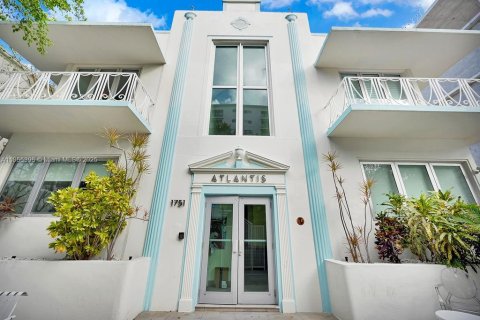 Condo in Miami Beach, Florida, 1 bedroom  № 1875080 - photo 2