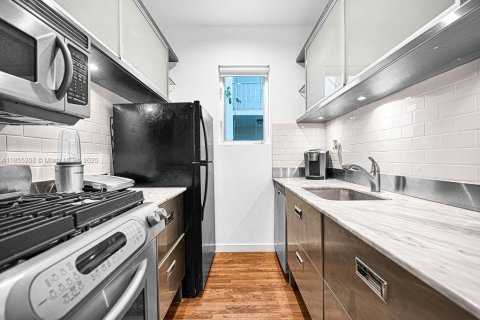 Condo in Miami Beach, Florida, 1 bedroom  № 1875080 - photo 8
