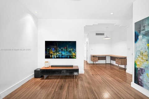 Condo in Miami Beach, Florida, 1 bedroom  № 1875080 - photo 6