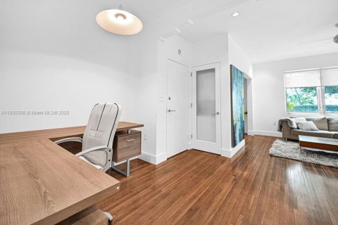 Condo in Miami Beach, Florida, 1 bedroom  № 1875080 - photo 14