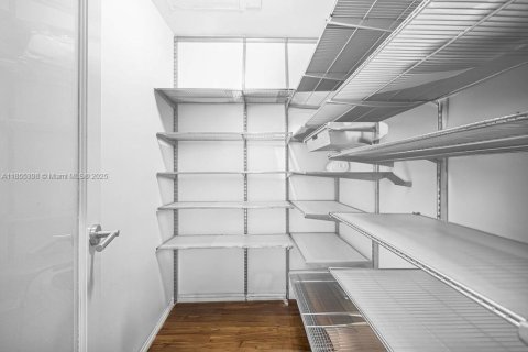 Condo in Miami Beach, Florida, 1 bedroom  № 1875080 - photo 15