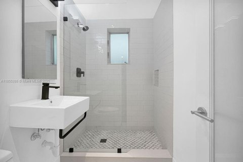 Condo in Miami Beach, Florida, 1 bedroom  № 1875080 - photo 24