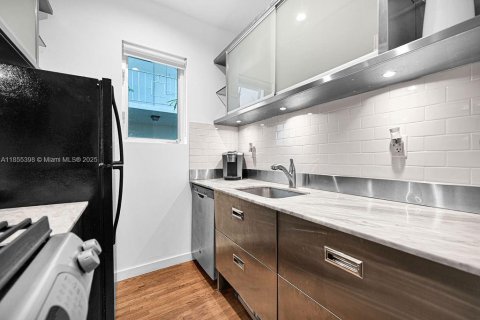 Condo in Miami Beach, Florida, 1 bedroom  № 1875080 - photo 9