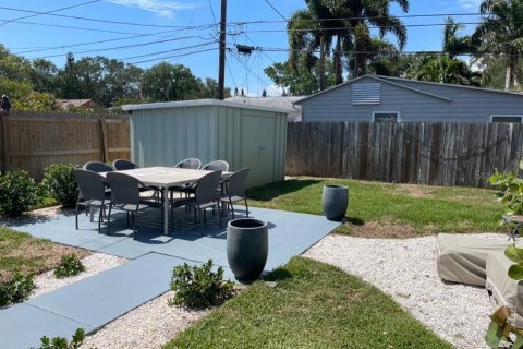 House in Gulfport, Florida 2 bedrooms, 77.85 sq.m. № 1754558 - photo 3