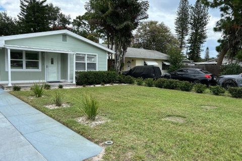House in Gulfport, Florida 2 bedrooms, 77.85 sq.m. № 1754558 - photo 2