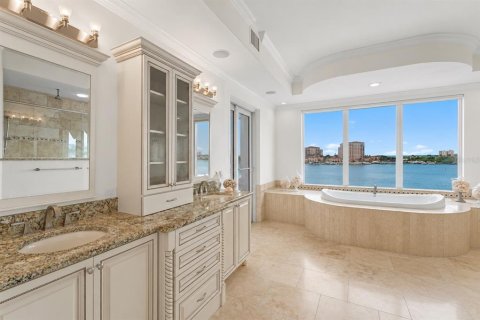 Condo in Clearwater, Florida, 4 bedrooms  № 2150160 - photo 11