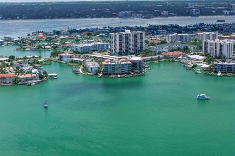 Condo in Clearwater, Florida, 4 bedrooms  № 2150160