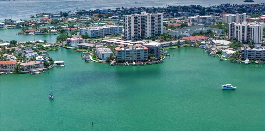 Condo in Clearwater, Florida, 4 bedrooms  № 2150160