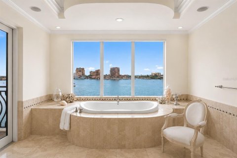 Condo in Clearwater, Florida, 4 bedrooms  № 2150160 - photo 12