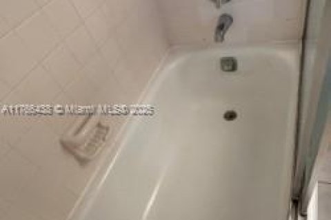 Купить кондоминиум в Тамарак, Флорида 2 спальни, 81.75м2, № 1741656 - фото 15