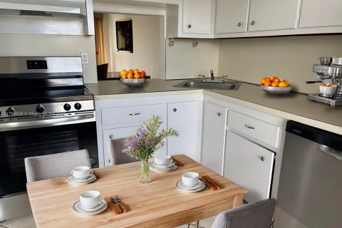 Купить кондоминиум в Тамарак, Флорида 2 спальни, 81.75м2, № 1741656 - фото 3