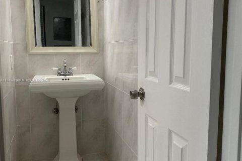 Condo in Sunny Isles Beach, Florida, 2 bedrooms  № 1836804 - photo 8
