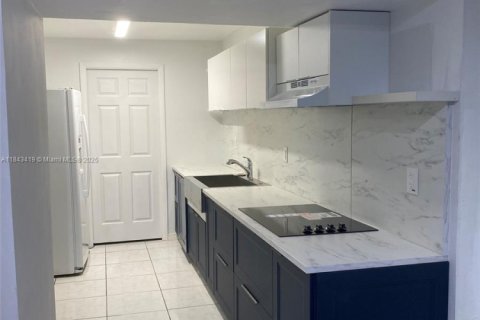 Condo in Sunny Isles Beach, Florida, 2 bedrooms  № 1836804 - photo 12