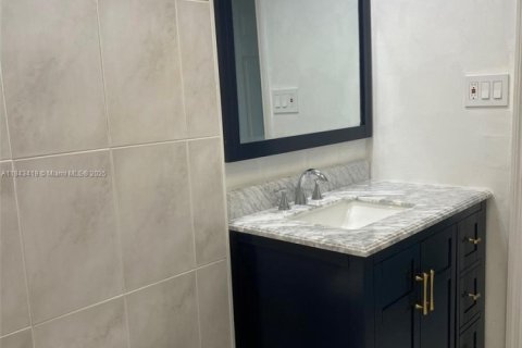 Condo in Sunny Isles Beach, Florida, 2 bedrooms  № 1836804 - photo 7