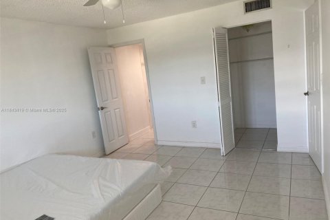 Condo in Sunny Isles Beach, Florida, 2 bedrooms  № 1836804 - photo 20