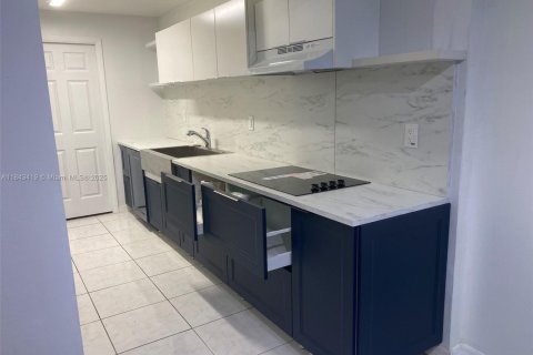 Condo in Sunny Isles Beach, Florida, 2 bedrooms  № 1836804 - photo 11