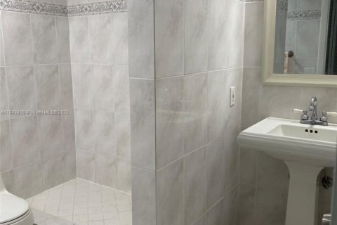 Condo in Sunny Isles Beach, Florida, 2 bedrooms  № 1836804 - photo 9
