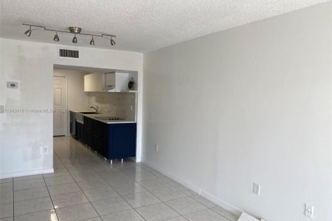 Condo in Sunny Isles Beach, Florida, 2 bedrooms  № 1836804 - photo 24