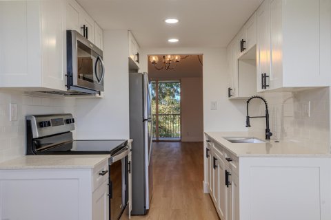 Condo in Lauderdale Lakes, Florida, 2 bedrooms № 2188396