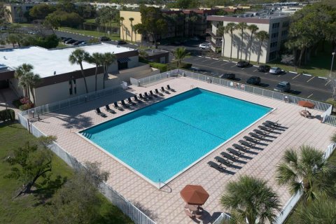 Condo in Lauderdale Lakes, Florida, 2 bedrooms № 2188396 - photo 14