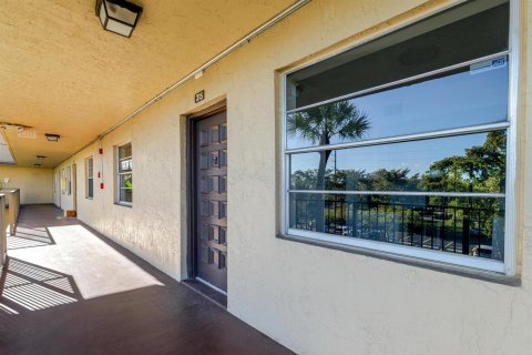 Condo in Lauderdale Lakes, Florida, 2 bedrooms № 2188396 - photo 13