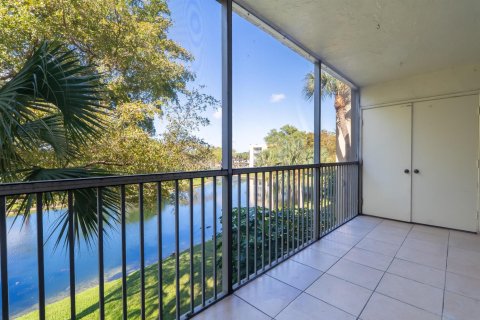 Condo in Lauderdale Lakes, Florida, 2 bedrooms № 2188396 - photo 11