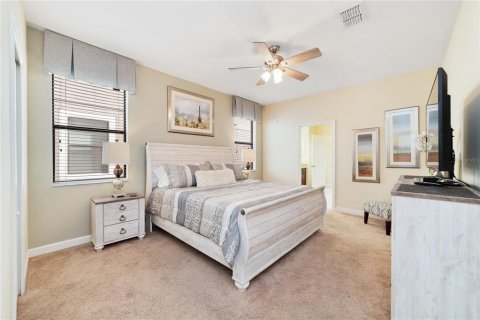 House in Davenport, Florida 9 bedrooms, 363.15 sq.m. № 1554695 - photo 15