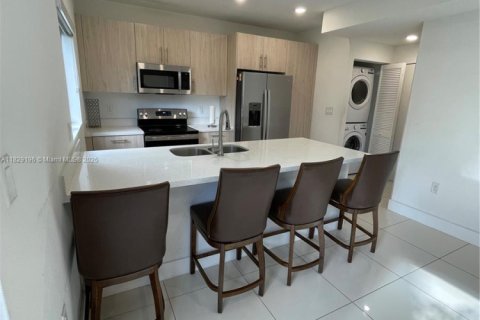 Снять в аренду виллу или дом в Флорида-Сити, Флорида 5 спален, 176.7м2, № 2034428 - фото 4