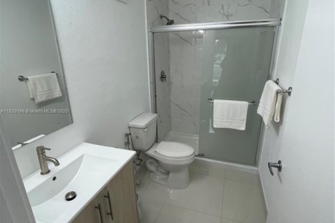 Снять в аренду виллу или дом в Флорида-Сити, Флорида 5 спален, 176.7м2, № 2034428 - фото 7