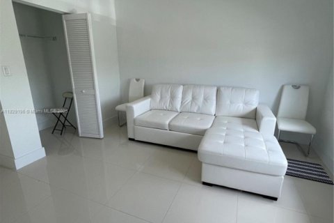 Снять в аренду виллу или дом в Флорида-Сити, Флорида 5 спален, 176.7м2, № 2034428 - фото 21