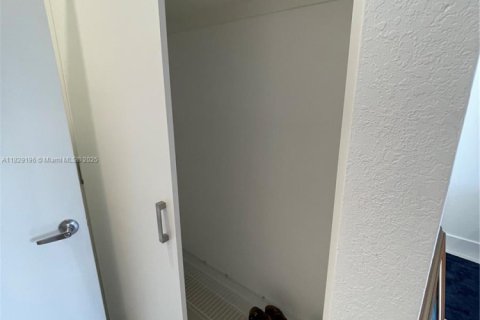 Снять в аренду виллу или дом в Флорида-Сити, Флорида 5 спален, 176.7м2, № 2034428 - фото 6