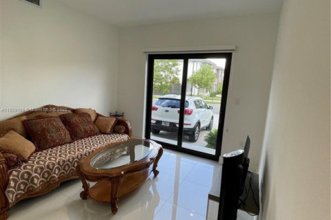 Снять в аренду виллу или дом в Флорида-Сити, Флорида 5 спален, 176.7м2, № 2034428 - фото 5