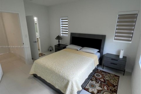 Снять в аренду виллу или дом в Флорида-Сити, Флорида 5 спален, 176.7м2, № 2034428 - фото 24