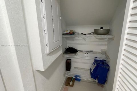 Снять в аренду виллу или дом в Флорида-Сити, Флорида 5 спален, 176.7м2, № 2034428 - фото 13