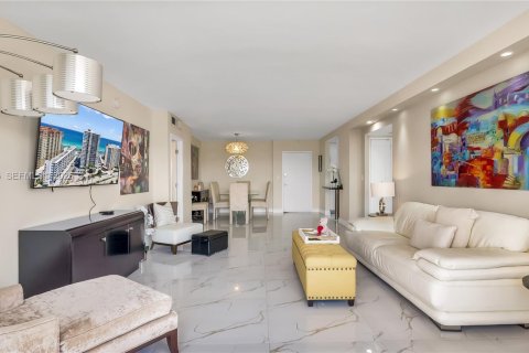 Condominio en alquiler en Hallandale Beach, Florida, 2 dormitorios, 102.19 m2 № 2074626 - foto 8