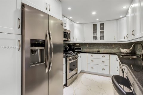 Condominio en alquiler en Hallandale Beach, Florida, 2 dormitorios, 102.19 m2 № 2074626 - foto 12