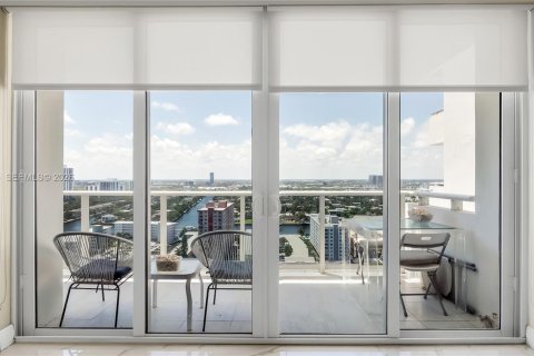 Condominio en alquiler en Hallandale Beach, Florida, 2 dormitorios, 102.19 m2 № 2074626 - foto 5