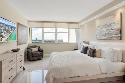 Condominio en alquiler en Hallandale Beach, Florida, 2 dormitorios, 102.19 m2 № 2074626 - foto 17