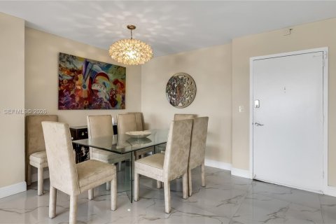 Condominio en alquiler en Hallandale Beach, Florida, 2 dormitorios, 102.19 m2 № 2074626 - foto 10