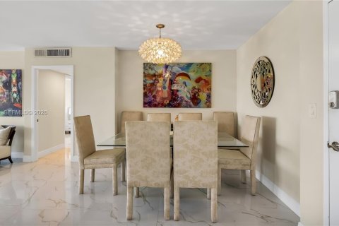 Condominio en alquiler en Hallandale Beach, Florida, 2 dormitorios, 102.19 m2 № 2074626 - foto 16