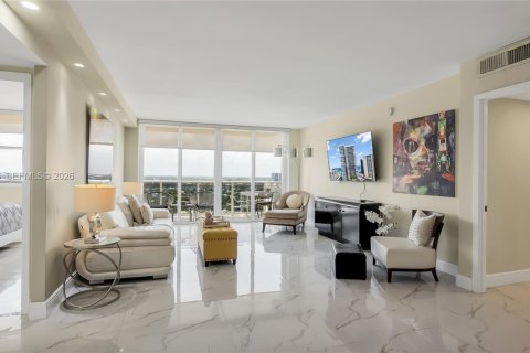 Condominio en alquiler en Hallandale Beach, Florida, 2 dormitorios, 102.19 m2 № 2074626 - foto 4