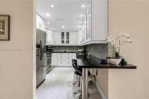 Condominio en alquiler en Hallandale Beach, Florida, 2 dormitorios, 102.19 m2 № 2074626 - foto 11