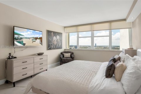 Condominio en alquiler en Hallandale Beach, Florida, 2 dormitorios, 102.19 m2 № 2074626 - foto 18
