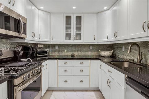 Condominio en alquiler en Hallandale Beach, Florida, 2 dormitorios, 102.19 m2 № 2074626 - foto 13