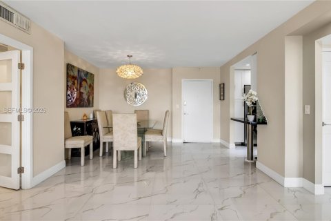 Condominio en alquiler en Hallandale Beach, Florida, 2 dormitorios, 102.19 m2 № 2074626 - foto 9
