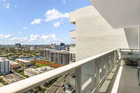 Condominio en alquiler en Hallandale Beach, Florida, 2 dormitorios, 102.19 m2 № 2074626 - foto 29
