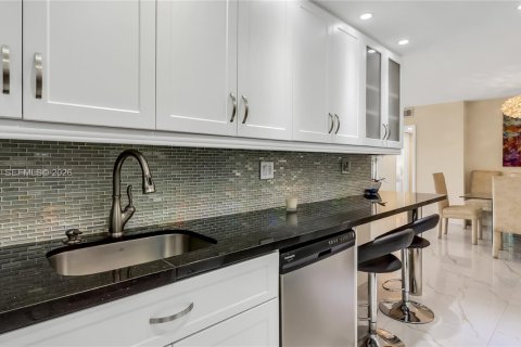 Condominio en alquiler en Hallandale Beach, Florida, 2 dormitorios, 102.19 m2 № 2074626 - foto 15