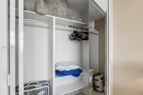 Condominio en alquiler en Hallandale Beach, Florida, 2 dormitorios, 102.19 m2 № 2074626 - foto 27