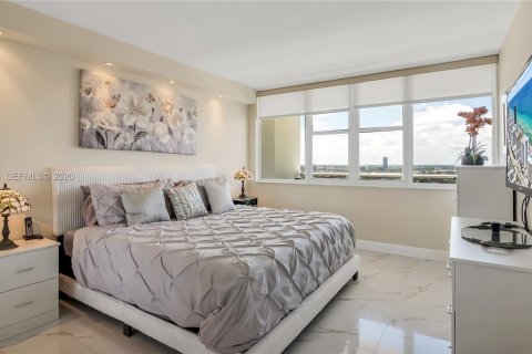 Condominio en alquiler en Hallandale Beach, Florida, 2 dormitorios, 102.19 m2 № 2074626 - foto 24